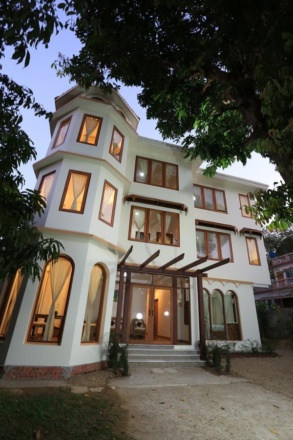 Mango Hill Inn Yangón Exterior foto