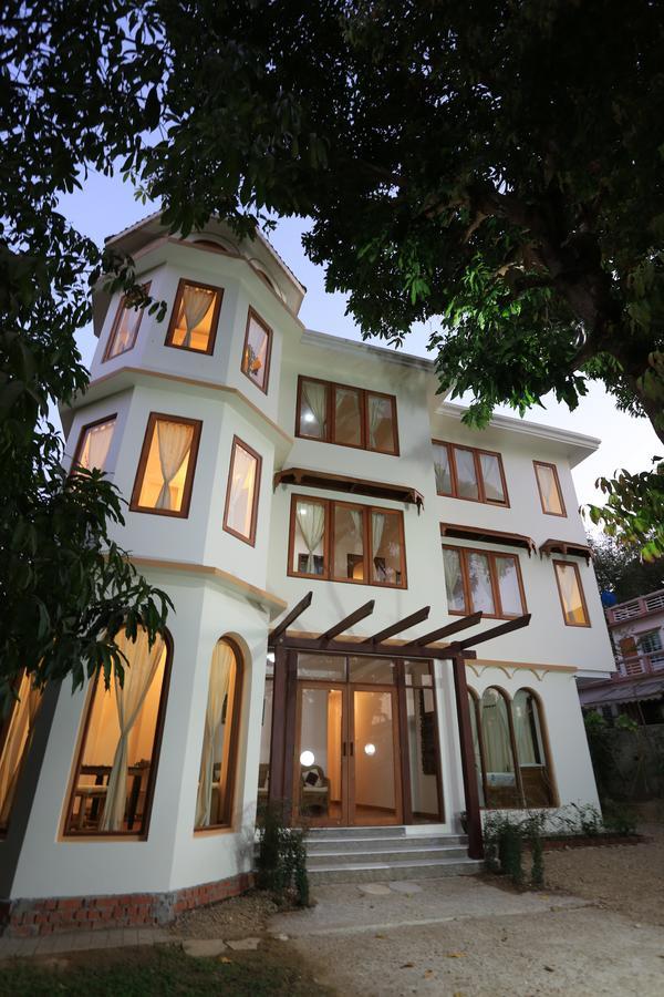 Mango Hill Inn Yangón Exterior foto